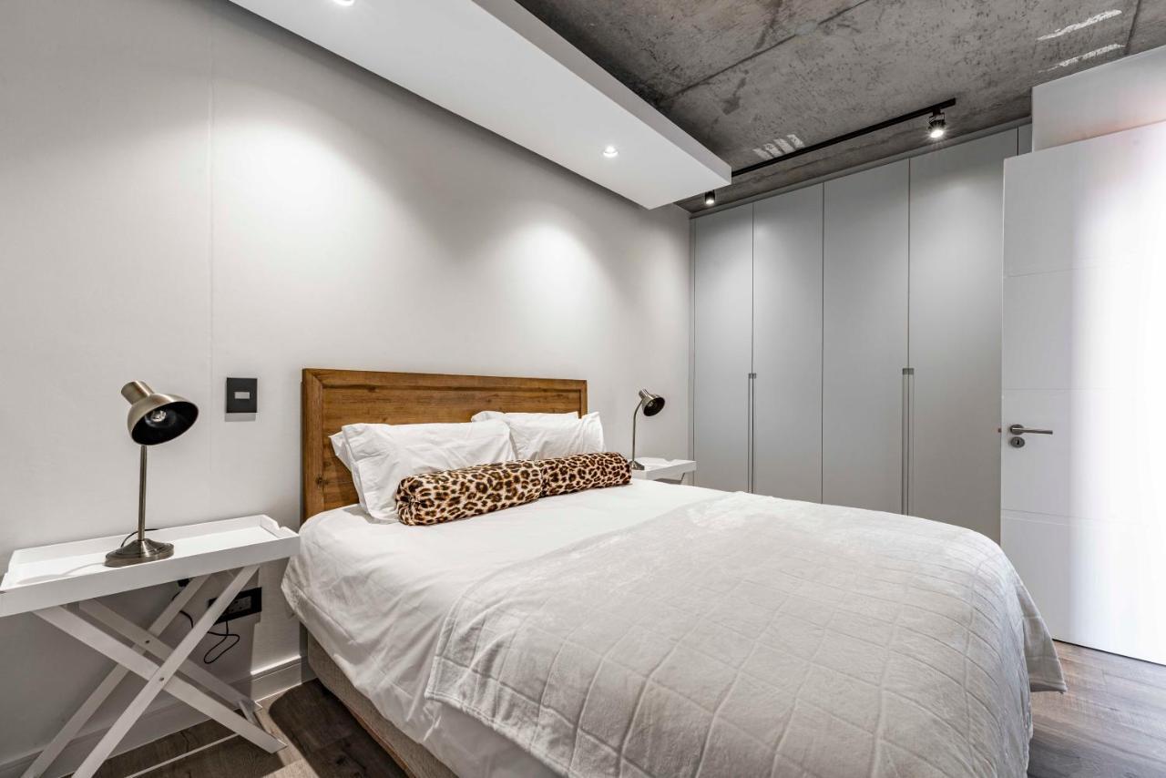 408 The Signature, De Waterkant *