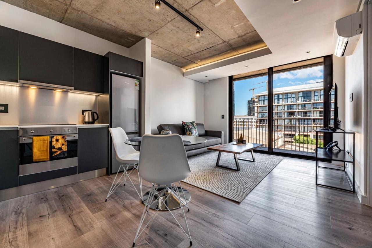 408 The Signature, De Waterkant *